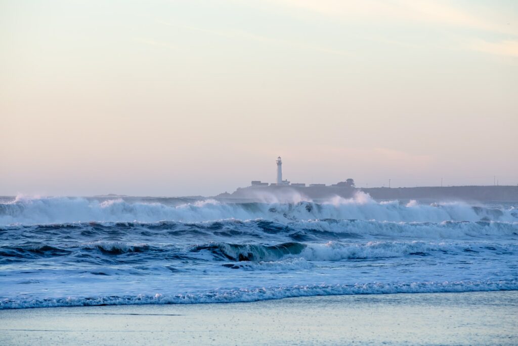 Pacific Ocean photo by Artak Petrosyan