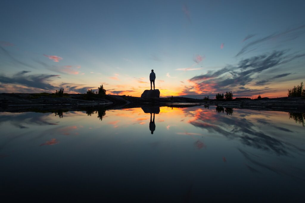 Lake reflection photo by Sami Takarautio